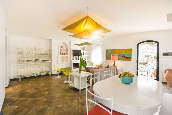 Apartment, 2 Bedrooms | Living area