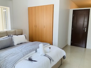 1 bedroom, in-room safe, iron/ironing board, free WiFi