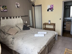 1 bedroom, free WiFi, bed sheets - Chambre Zen (AUTIGNAC)