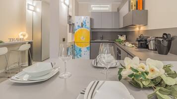Luxury Apartment | Dapur peribadi | Peti sejuk, ketuhar, dapur, mesin basuh pinggan mangkuk