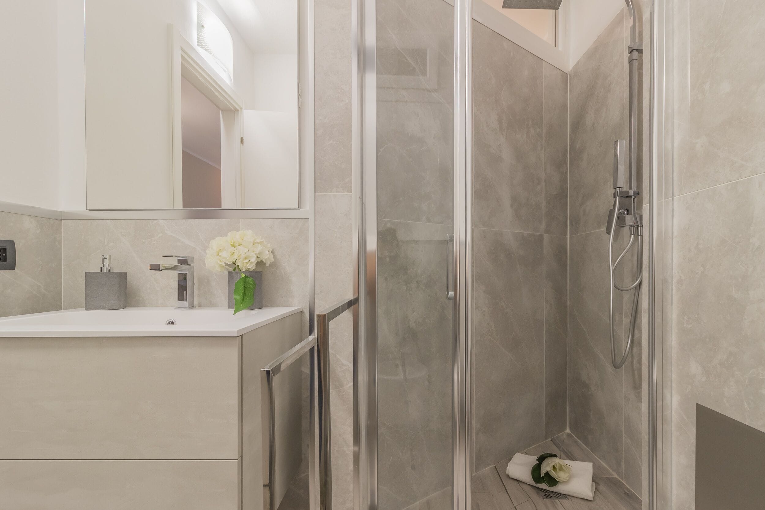 Luxury Apartment | Bathroom | Shower, hair dryer, bidet