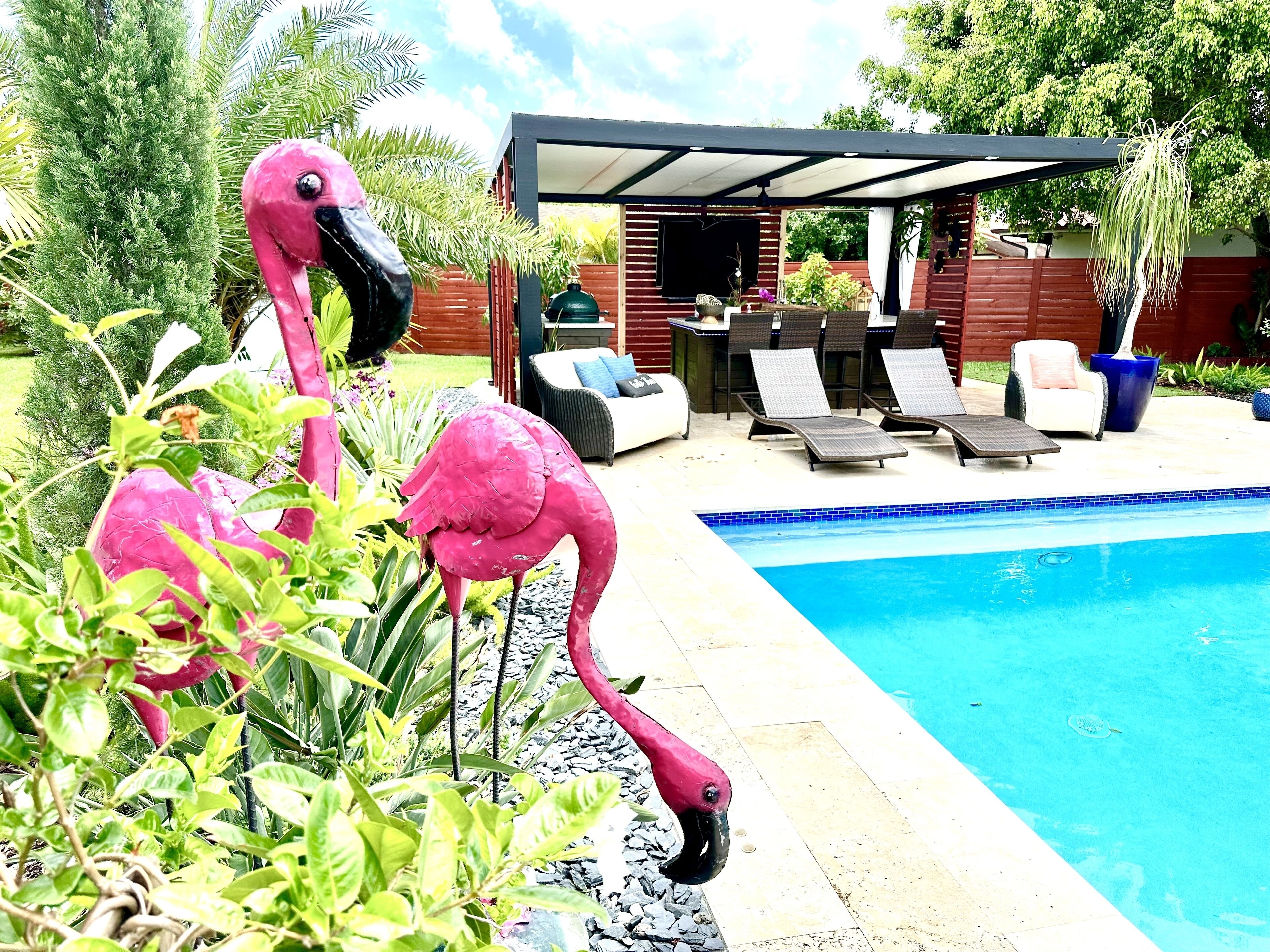 Modern bright  retreat !!, Salt  water pool with heater  ! Families welcome