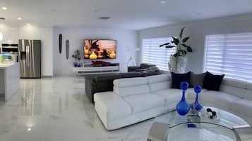 TV connectée, cheminée, espaces bureaux