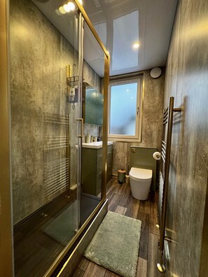 Bathtub, hair dryer, towels, soap