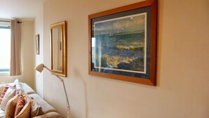 A room with a bed, a lamp, and two framed artworks on the wall. - Abbey Lane Arc Nice Edinburgh CityCenter Apartment (Edinburgh)
