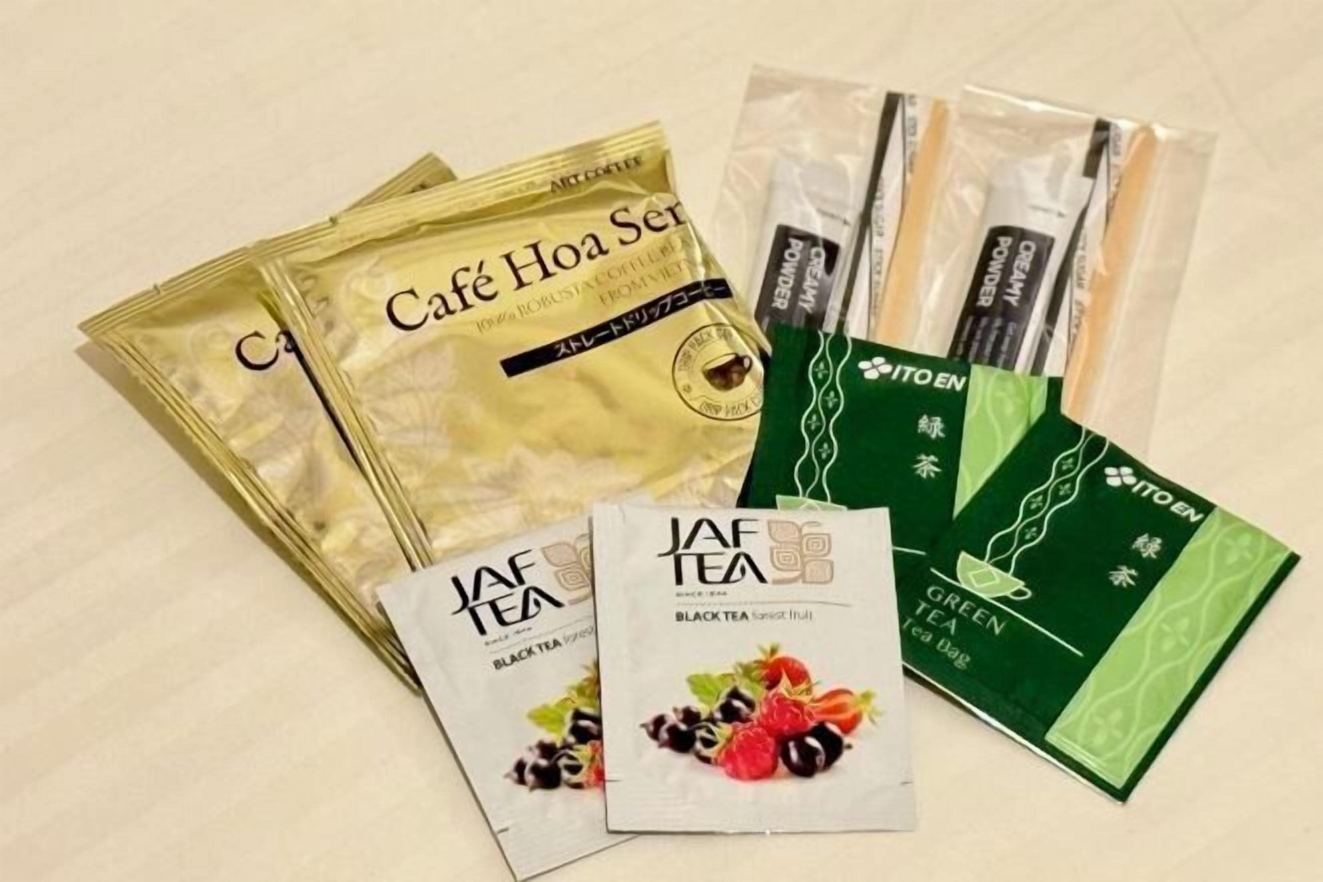 Coffres-forts dans les chambres, bureau, fer et planche à repasser