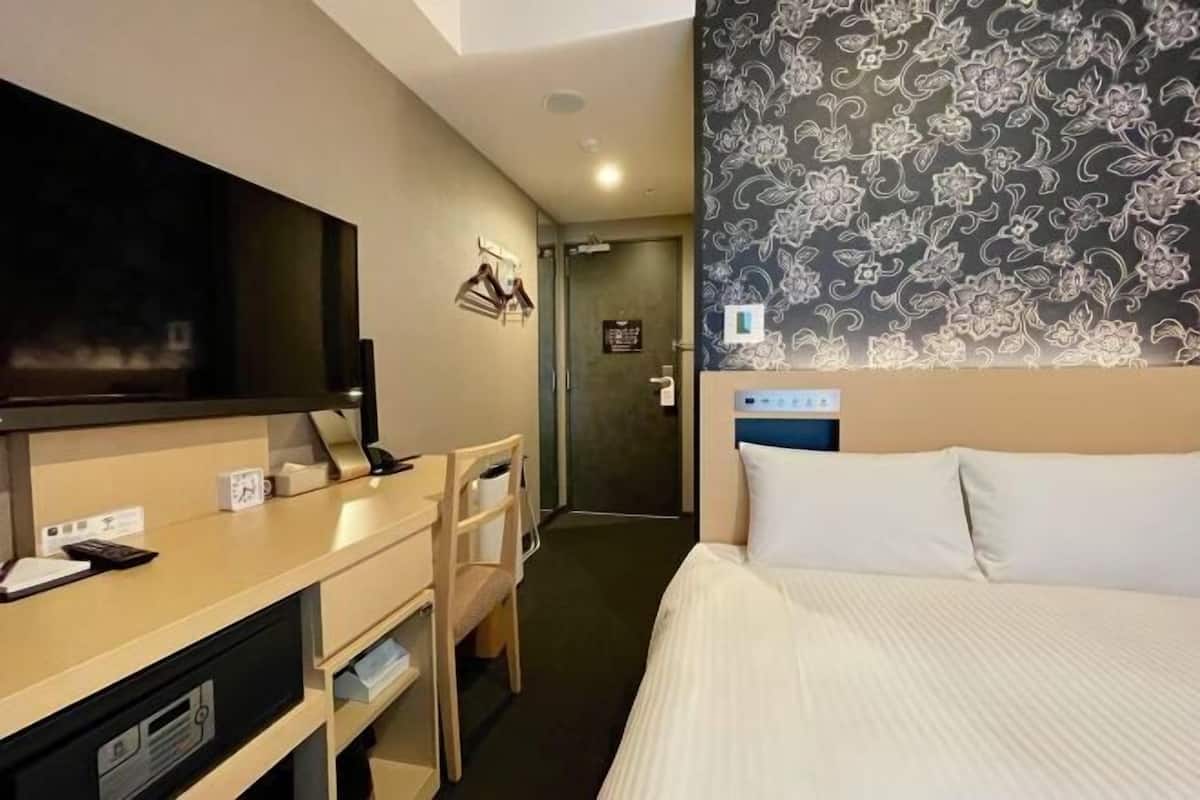 In-room safe, desk, iron/ironing board, free WiFi