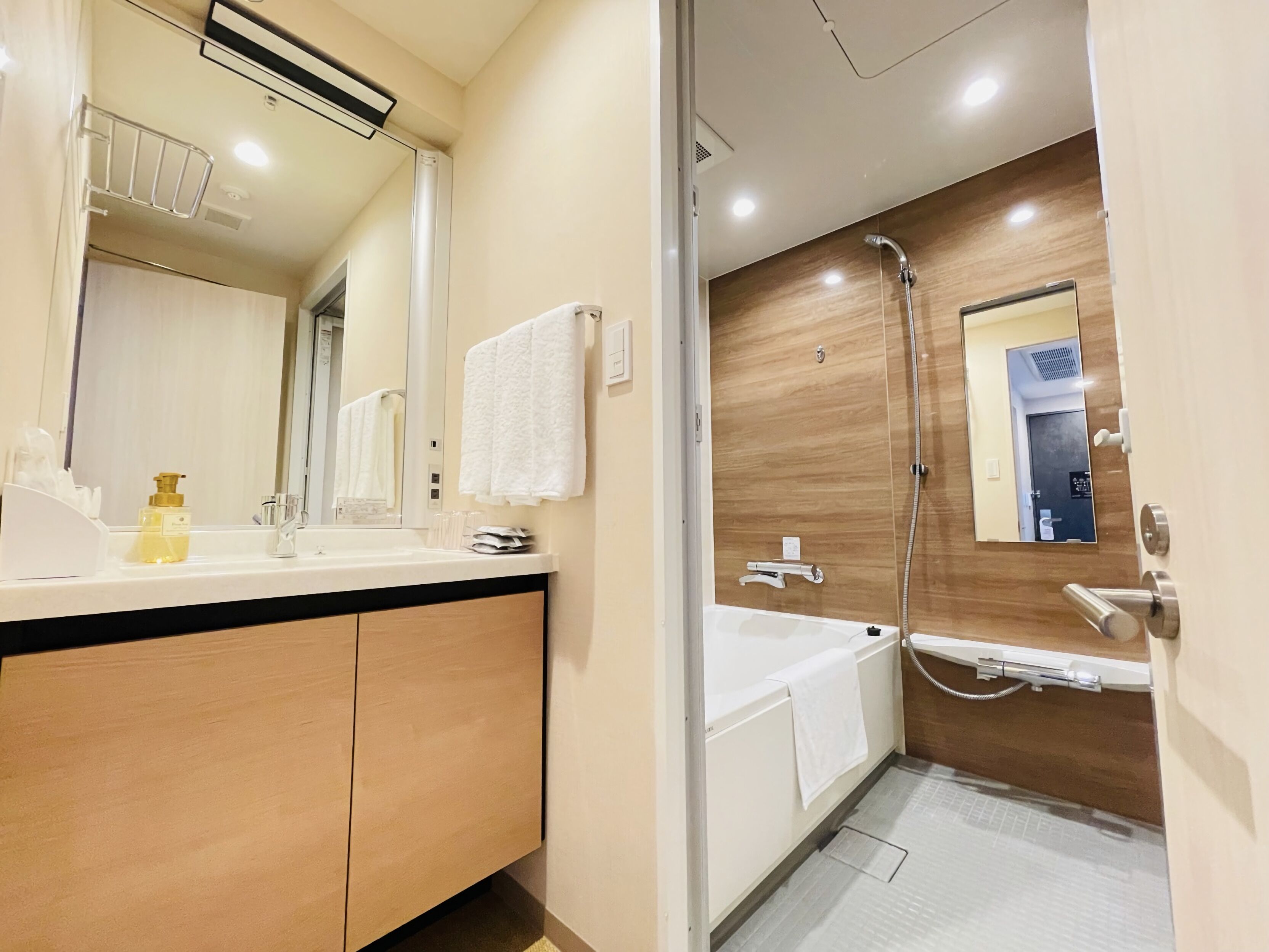 1 bedroom, in-room safe, desk, iron/ironing board