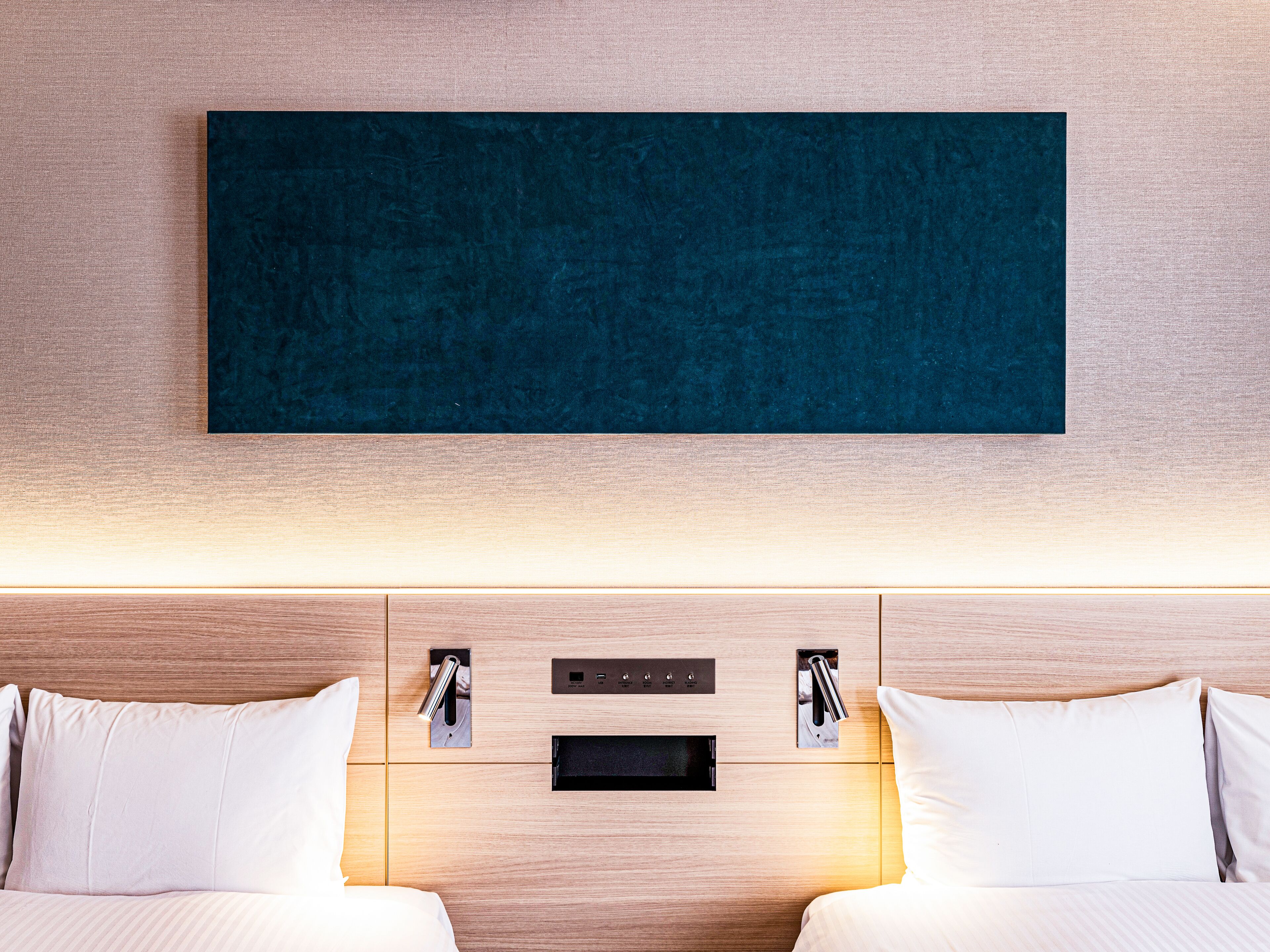 deluxe twin room, non smoking (separate breakfast charge for 0-6yrs) | 1 bedroom, in-room safe, desk, iron/ironing board