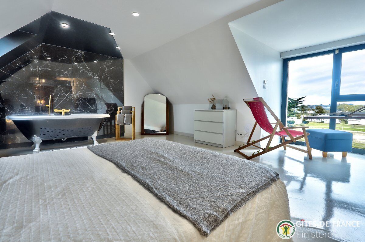 2 Schlafzimmer, Schreibtisch, Bügeleisen/Bügelbrett, Reisekinderbett