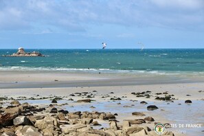 Beach nearby - "Le bas de la dune" rental 50m from the beach with Nordic bath, garden (Plouescat)