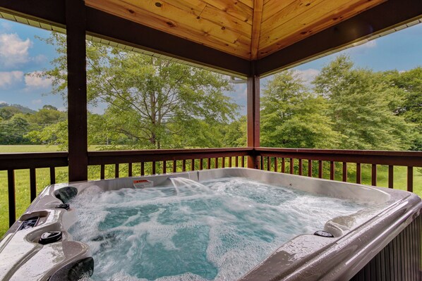 Outdoor spa tub