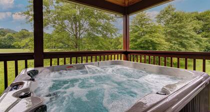 Pet-Free Smoky Mountain Retreat • 3 Master Suites • No Steep Roads • Trolly Stop