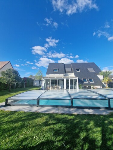 HOUSE WITH HEATED POOL 10x4ml in Sallenelles between Cabourg and Ouistreham.