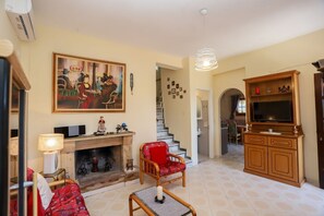 Panoramic House, 2 Bedrooms, Sea View | Living area