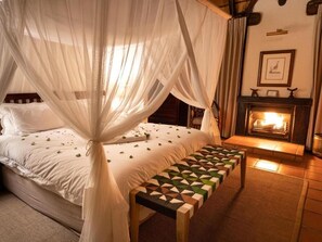 Premium bedding, minibar, in-room safe, individually decorated - Tintswalo Waterberg (Vaalwater)