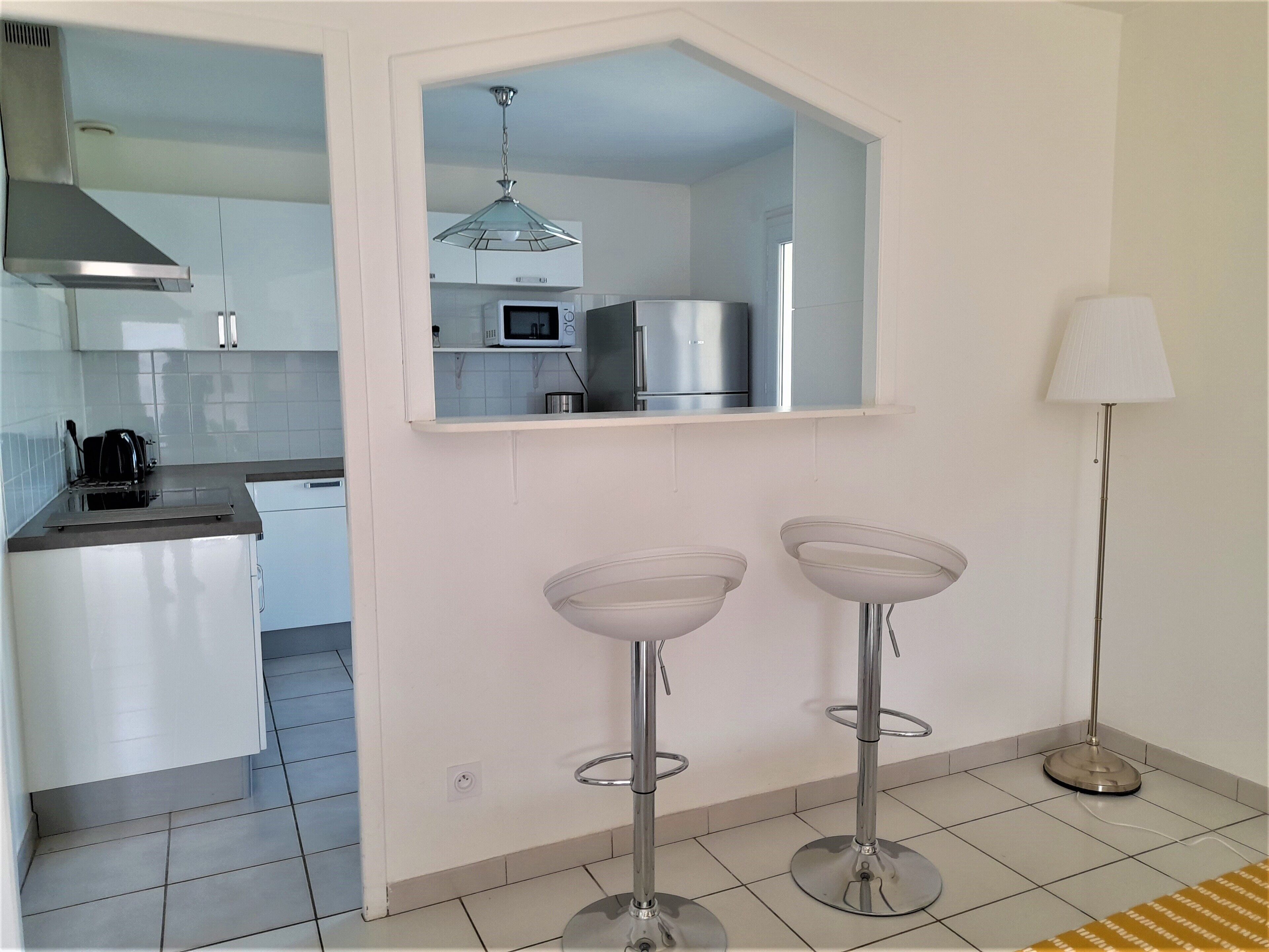 House with swimming pool in a quiet and wooded area