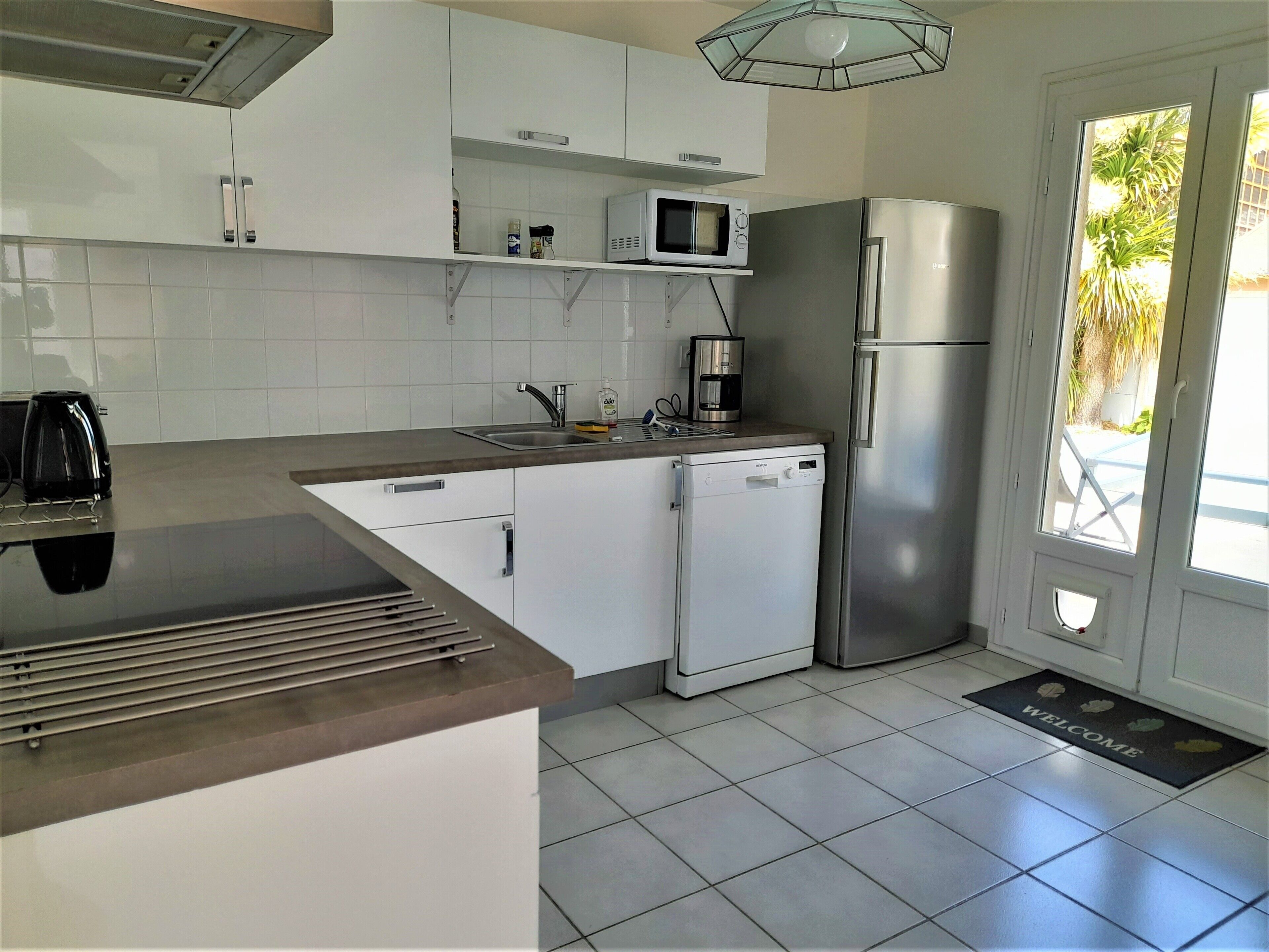 House with swimming pool in a quiet and wooded area