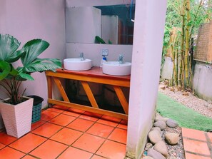 Bathroom - Langchia Hostel & Bar (Phu Quoc)