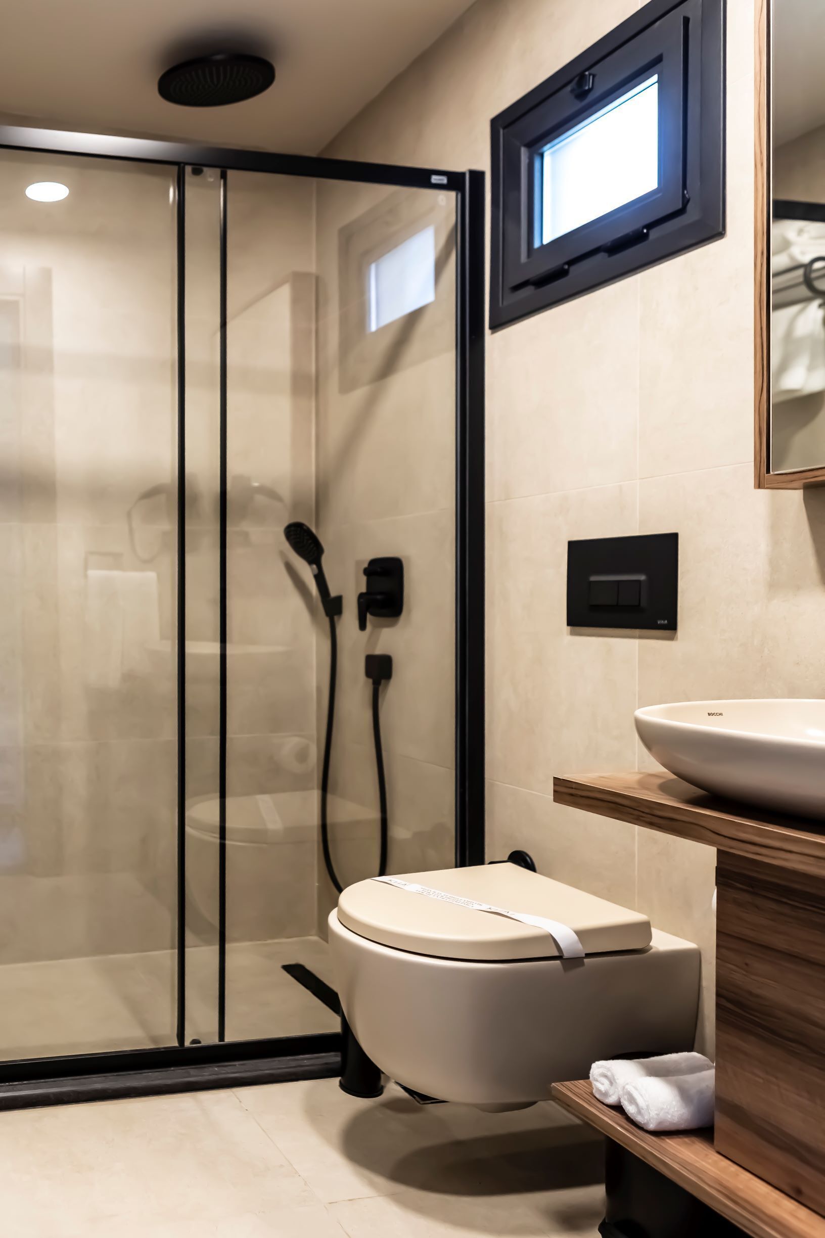 1 bedroom, premium bedding, minibar, laptop workspace