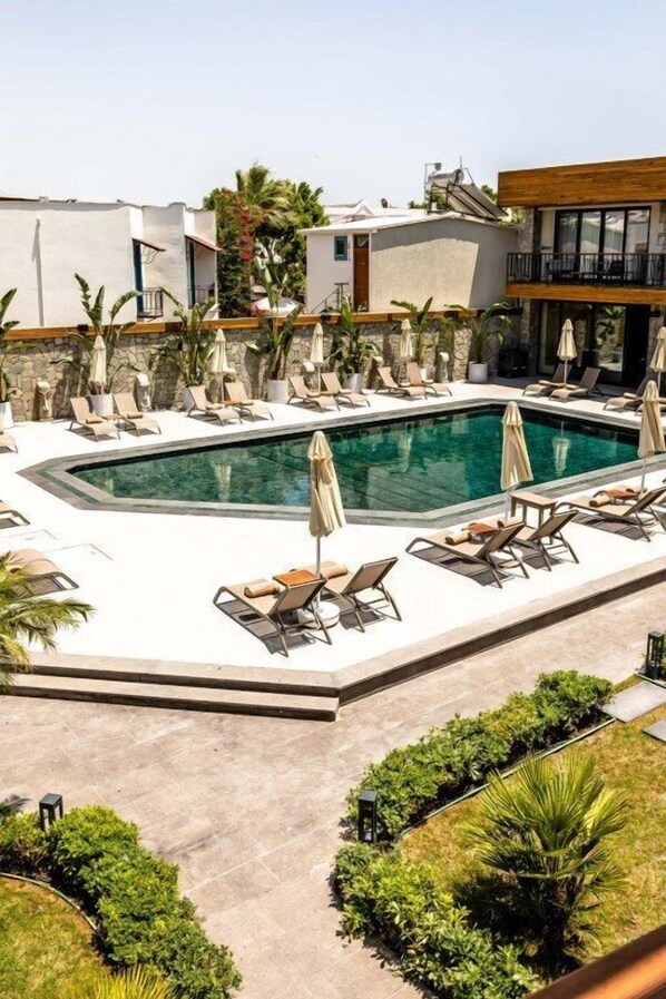 Seasonal outdoor pool, open 8:00 AM to 7:00 PM, free pool cabanas