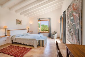 5 bedrooms, in-room safe, iron/ironing board, free WiFi - Parra familiy friendly Country House in the Picturesque Southeast of Majorca (Santanyí)