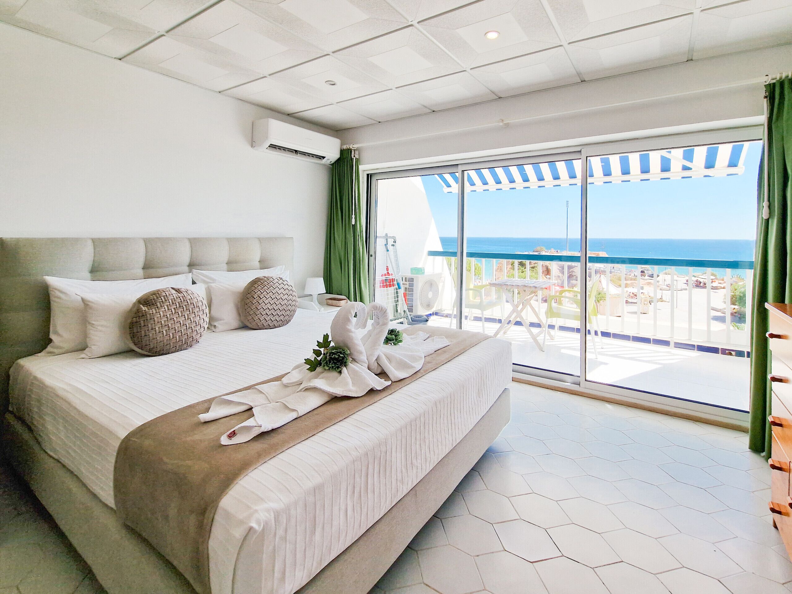 Fer et planche à repasser, Wi-Fi gratuit, draps fournis