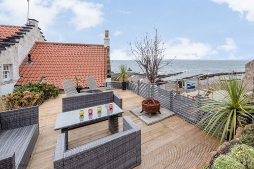 Fabulous three-storey townhouse with stunning outside space and amazing views