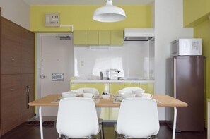 Fridge, microwave, stovetop, cookware/dishes/utensils