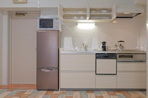Fridge, microwave, stovetop, cookware/dishes/utensils