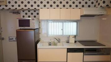 Fridge, microwave, stovetop, cookware/dishes/utensils