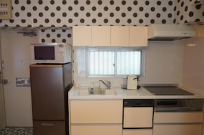 Fridge, microwave, stovetop, cookware/dishes/utensils