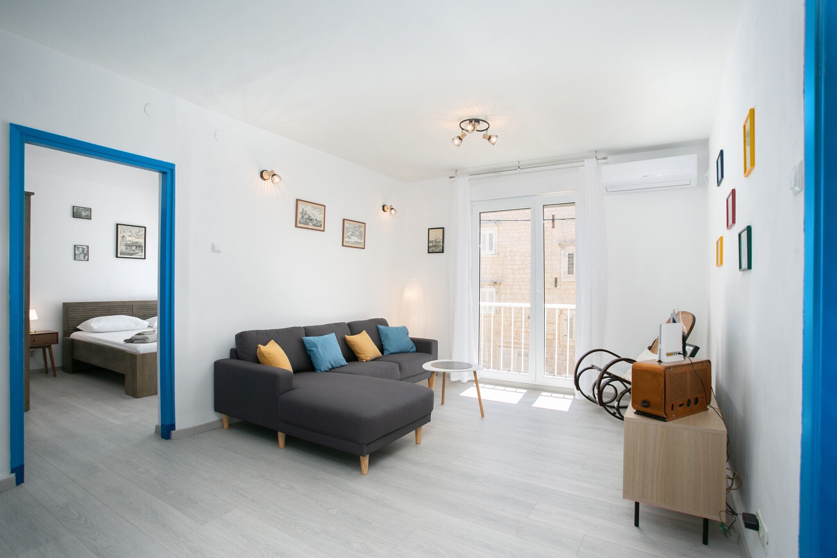 Familjelägenhet | Vardagsrum | 32-tums tv med satellitkanaler