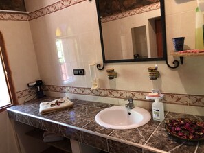 Bathroom - Villa siliya/Cœur Vallee Ameln/farm stay in tadart tafraout (Tafraout Tiznit)