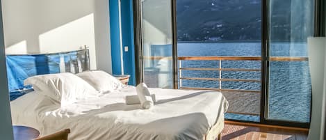 2 bedrooms, bed sheets