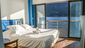 2 bedrooms, bed sheets