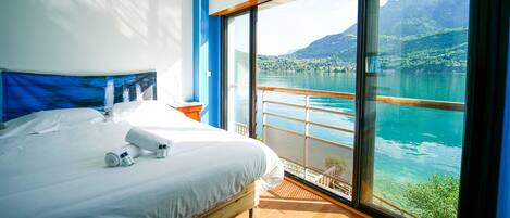 2 bedrooms, bed sheets