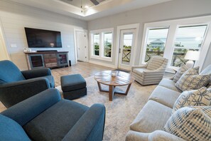 Télévision, lecteur de DVD, chaîne hi-fi