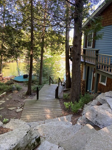 Family-friendly cottage right on Drag River