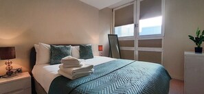 Standard Apartment, 1 Bedroom, Non Smoking, Kitchenette | 1 bedroom, individually decorated, individually furnished - One Bed Serviced Apt Moorgate (London)