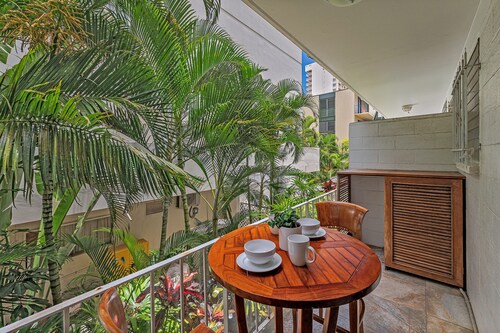 Tropical Family-Friend Condo Half a Block to Beach at the Cabana Waikiki