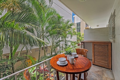 Tropical Family-Friend Condo Half a Block to Beach at the Cabana Waikiki