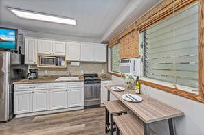 Fridge, microwave, oven, stovetop - Tropical Family-Friend Condo Half a Block to Beach at the Cabana Waikiki (Honolulu)