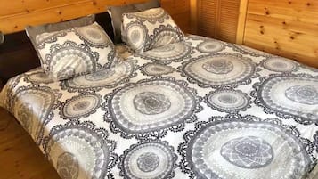 3 bedrooms, desk, iron/ironing board, free WiFi