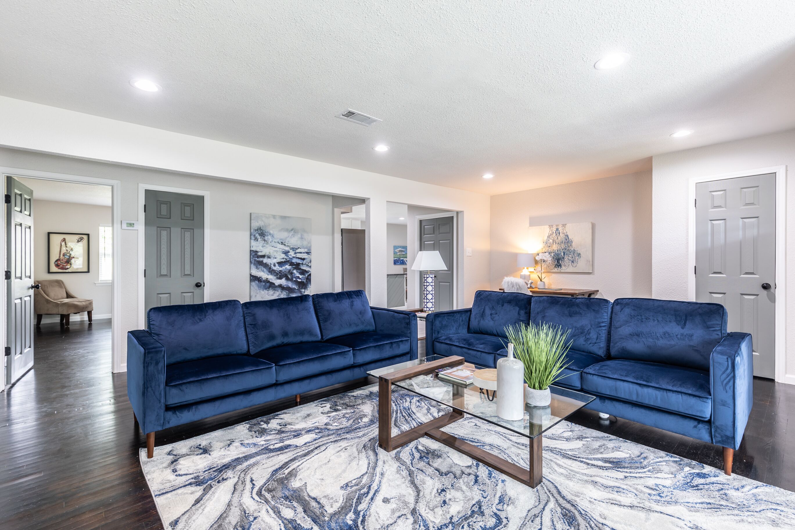 Bright and Stylish Home - 10 Min to Downtown!