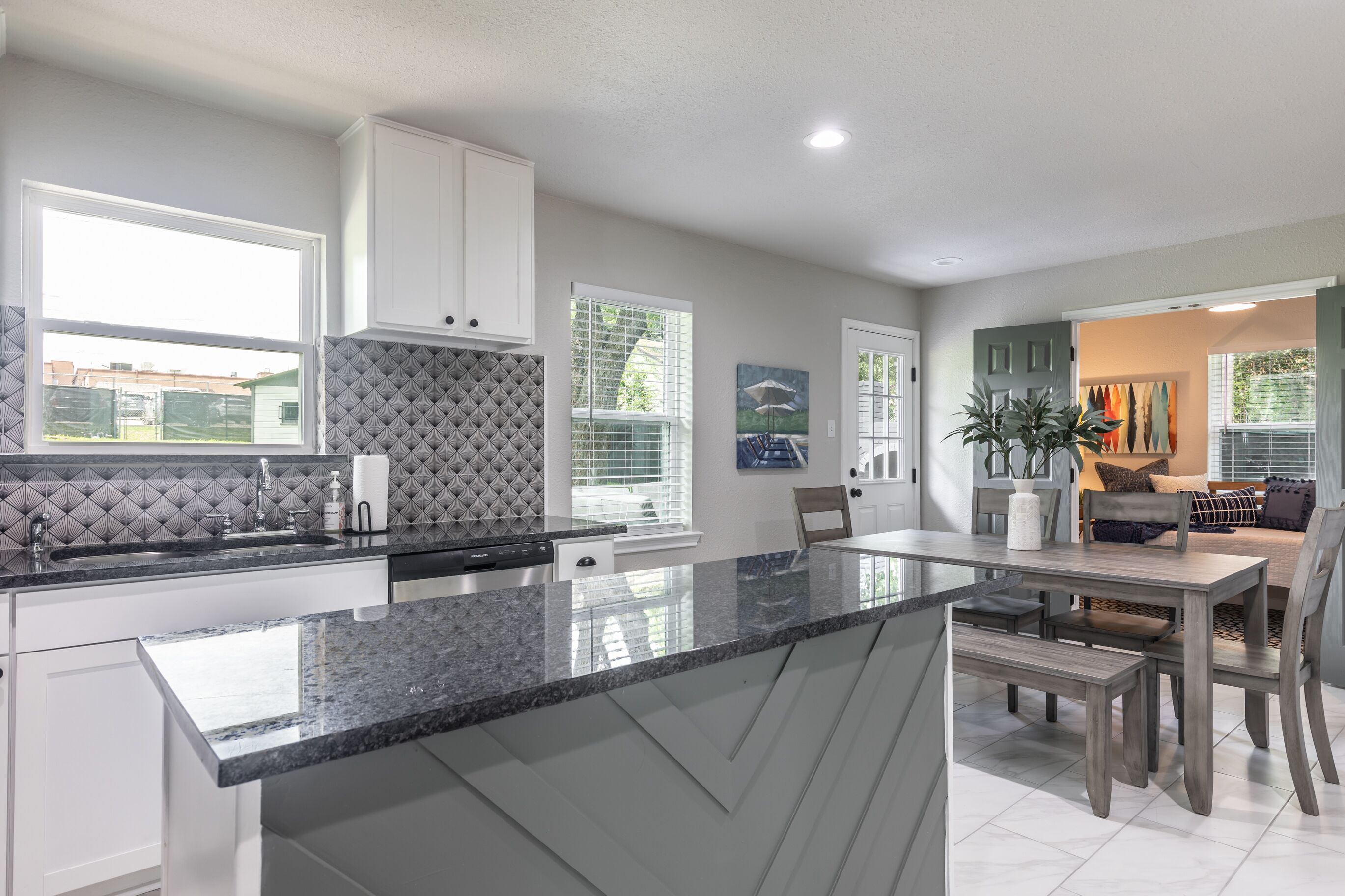 Bright and Stylish Home - 10 Min to Downtown!