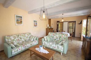 3 bedrooms, iron/ironing board, WiFi