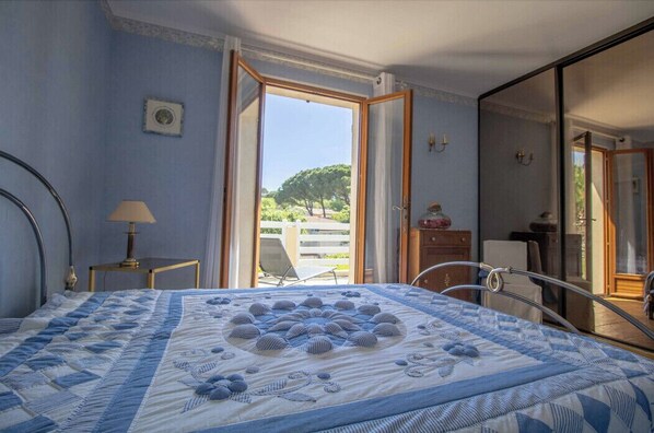 3 bedrooms, iron/ironing board, WiFi - Large Spacious House In Fréjus (Fréjus)