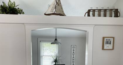 Private Cottage + Mins to Downtown Savannah River Street.