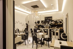 Colazione a buffet a pagamento, servita tutte le mattine 